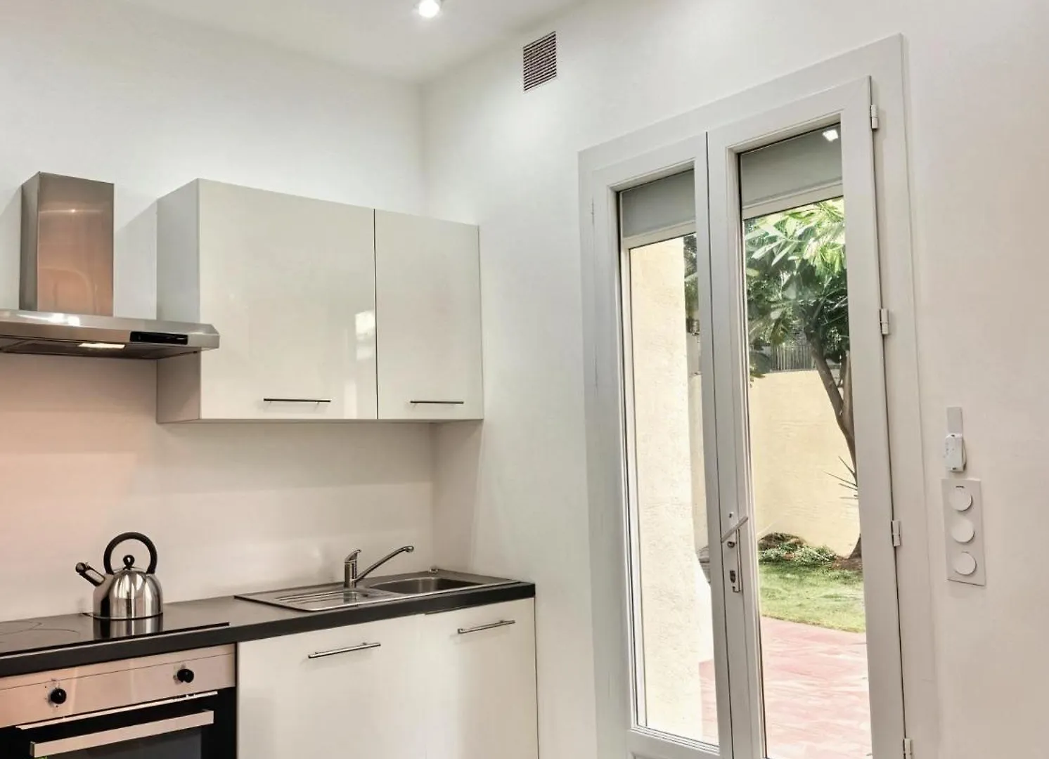 Brand New Garden Apartment In Cannes