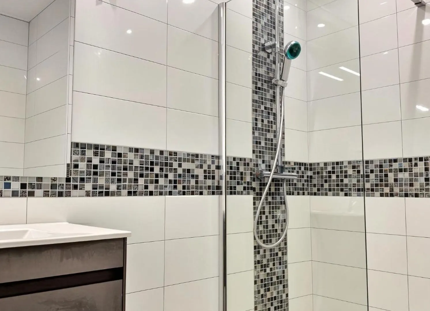 Brand New Garden Apartment In 戛纳 0*,